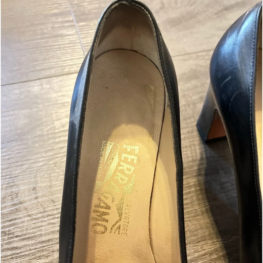 Salvatore Ferragamo original leather low heel pumps - Picture 3 of 4